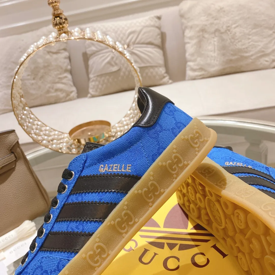 👟👟Ex-factory price 520👟👟Gucci&adidas joint limited edition couple's sneakers. A super nice joint casual sneaker with rich and bold colors! It showed everyone a completely different charm from the past! Combining retro style and youthful sports style to create a new aesthetic! Vitality yet stylish at the same time! ! Upper - made of cowhide, cowhide, cloth. Lining - sheepskin lining for foot pads. Sole - original open-molded beef tendon non-slip and wear-resistant outsole. Size: 35-47 (couple style)